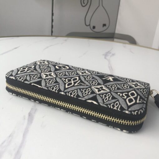 High Quality Wallet LUV 022