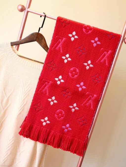 High Quality LUV  Scarf 002