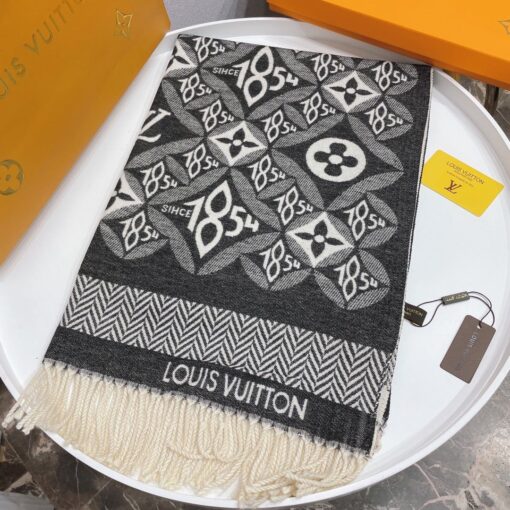 High Quality LUV  Scarf 003