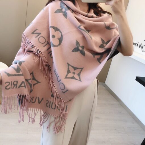 High Quality LUV  Scarf 007