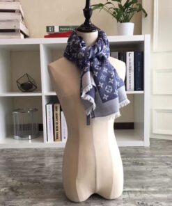 High Quality LUV  Scarf 018