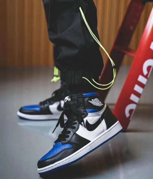 AJ1 black and blue toe