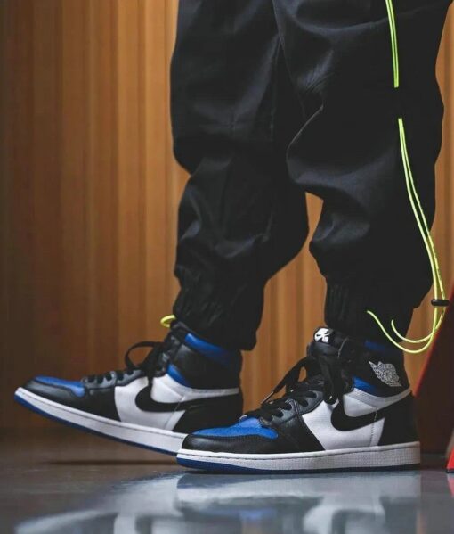 AJ1 black and blue toe