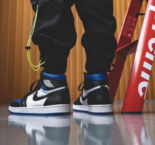 AJ1 black and blue toe