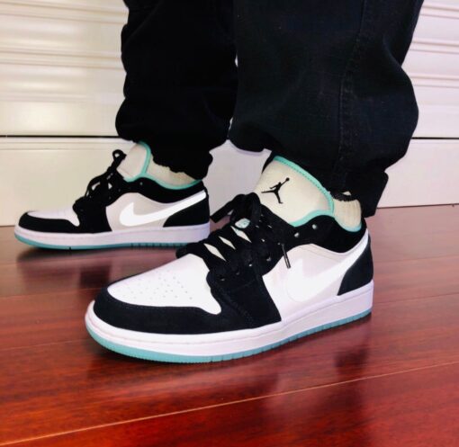 AJ1 Black and Green toes