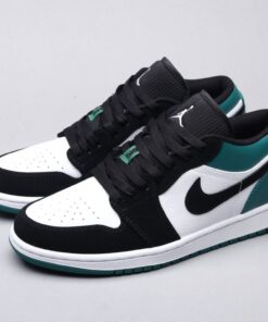 AJ1 black and green toes