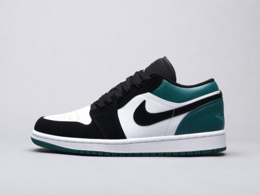 AJ1 black and green toes