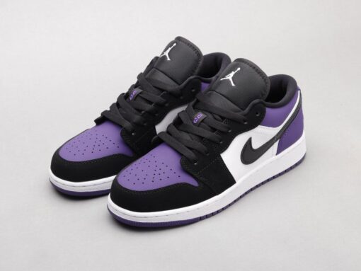 AJ1 Black and purple toes