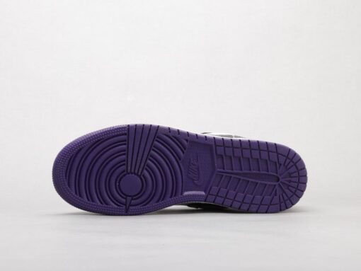 AJ1 Black and purple toes