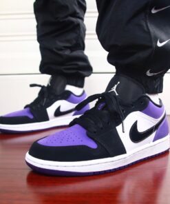 AJ1 black and purple toes