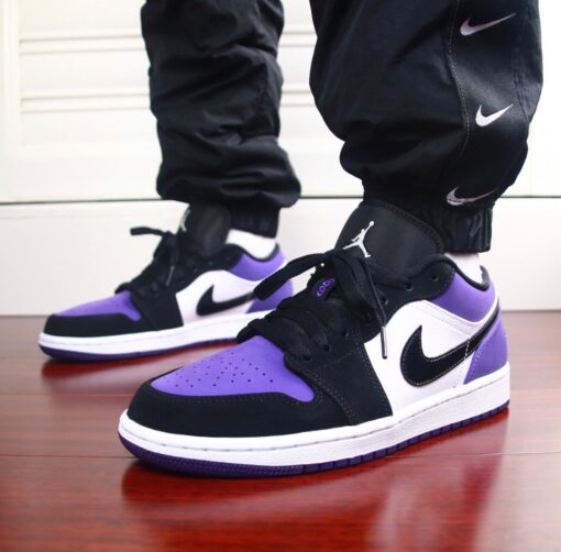 AJ1 black and purple toes