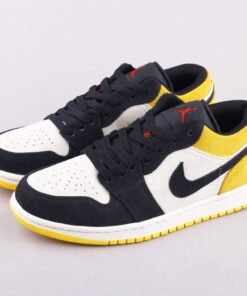 AJ1 black and yellow toes