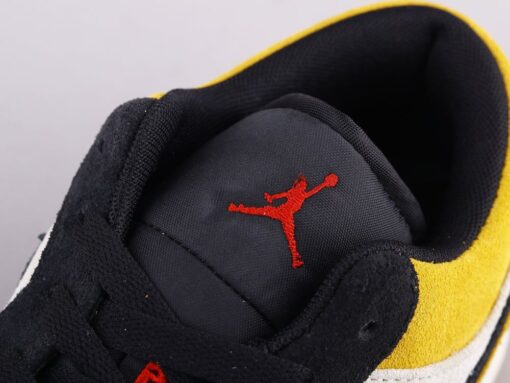 AJ1 black and yellow toes