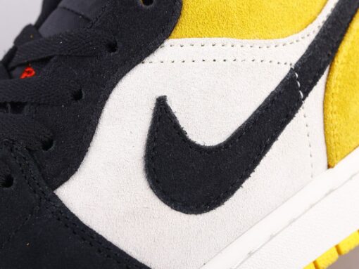 AJ1 black and yellow toes