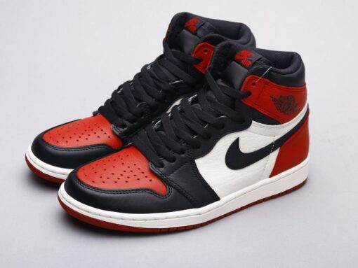 AJ1 black red toe