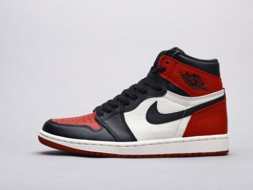 AJ1 black red toe