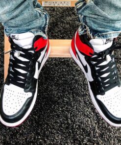 AJ1 black toe