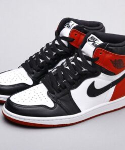 AJ1 black toe