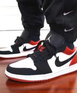 AJ1 black toe