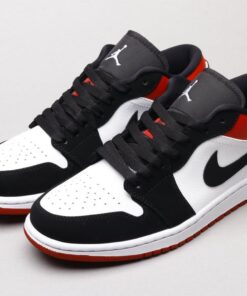 AJ1 black toe