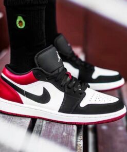 AJ1 black toe