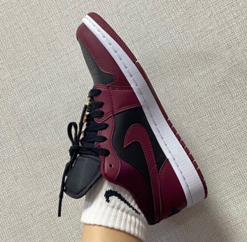 AJ1 low wine red metal wings