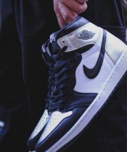 AJ1 Metallic Silver