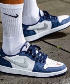 AJ1 navy blue