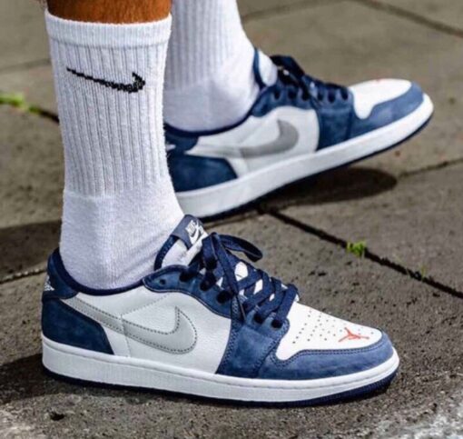 AJ1 navy blue