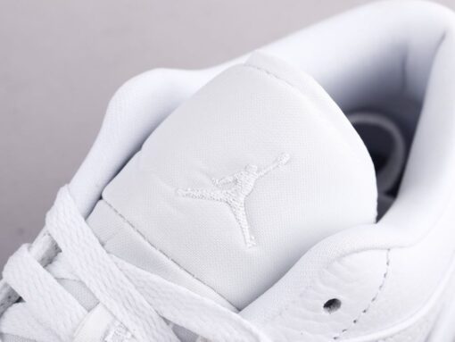 AJ1 pure white