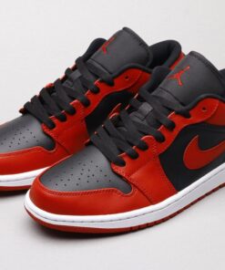 AJ1 Reverse black and red forbidden to wear