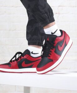 AJ1 Reverse black and red forbidden to wear