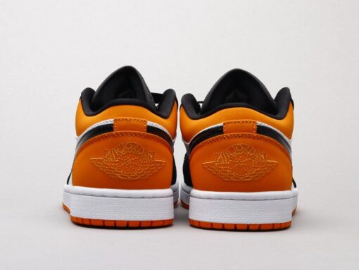 AJ1 smash the backboard