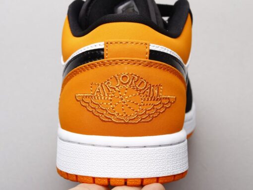 AJ1 smash the backboard