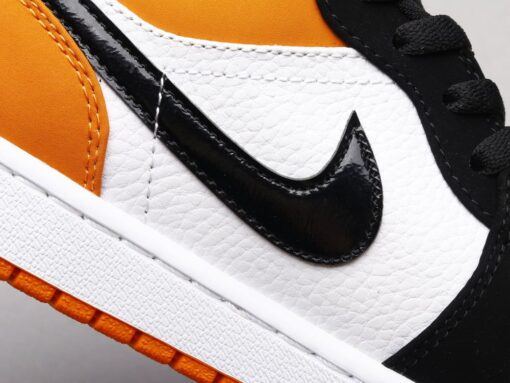 AJ1 smash the backboard