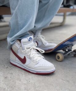 Beige and red hook high top knight color matching