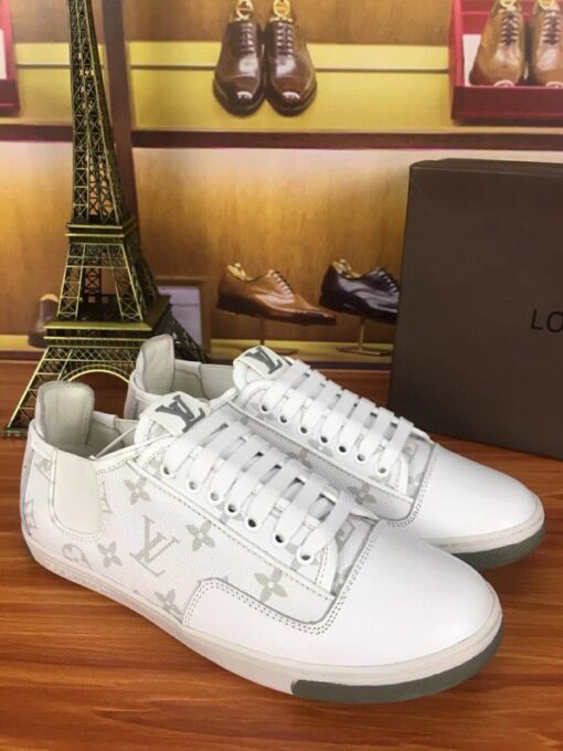 High Quality Luv Sneaker 046
