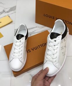 High Quality Luv Sneaker 049