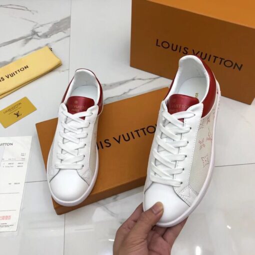 High Quality Luv Sneaker 051