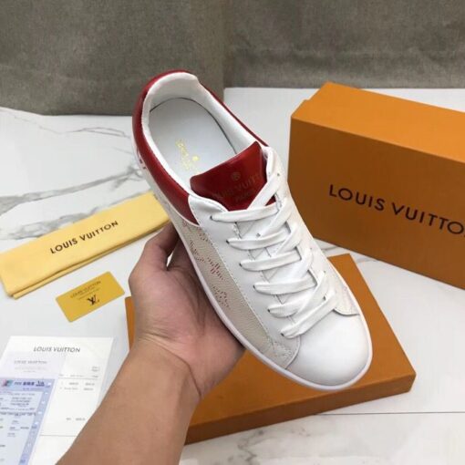 High Quality Luv Sneaker 051