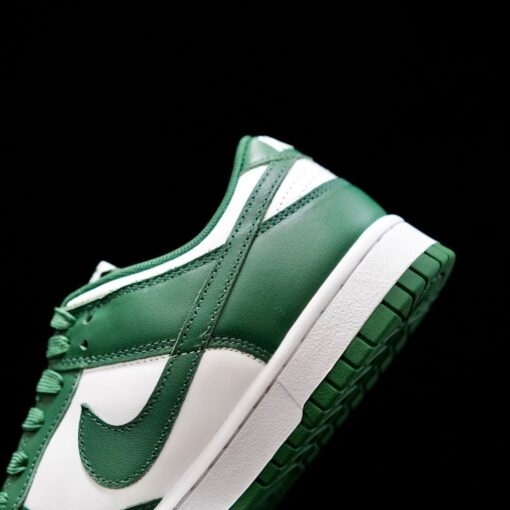 NKE Varsity Green green